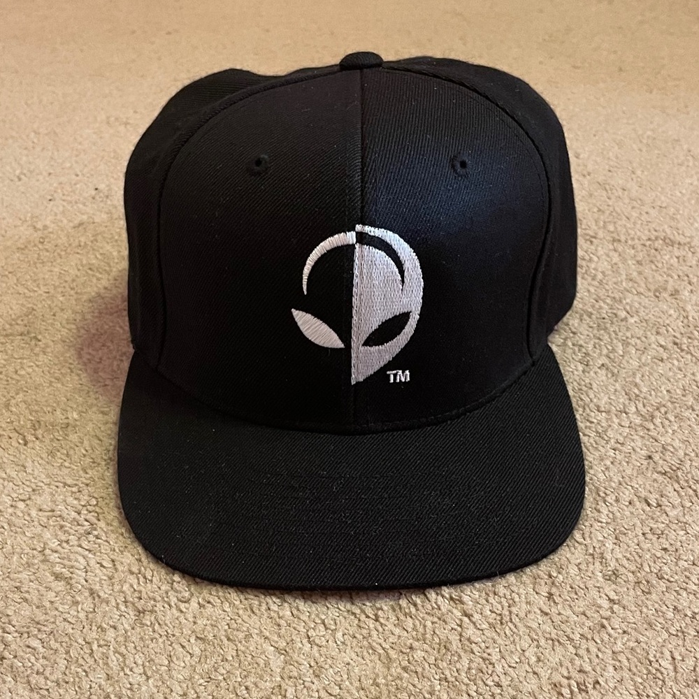 NWOT Alienz Only Snapback